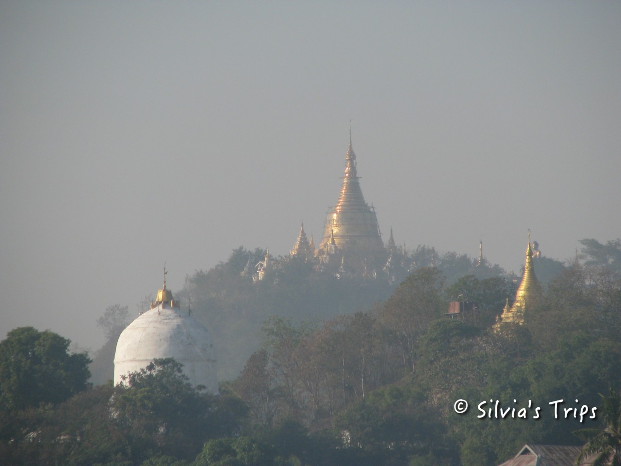 Silvia's Trips a Golden Rock, Myanmar