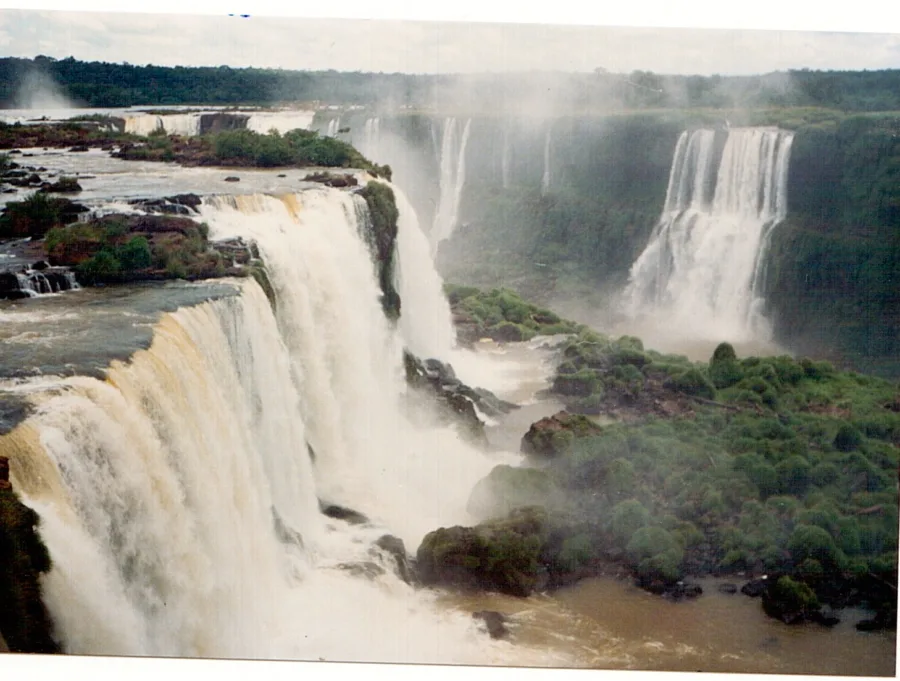 Iguazú Falls: back to my childhood awe, with a grown-up itinerary for the Triple Frontier (Argentina, Brazil and Paraguay)