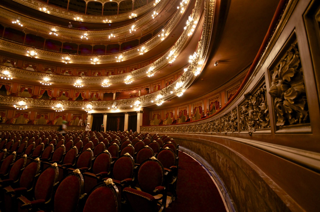 Why going to the opera? Here are eight excellent reasons!