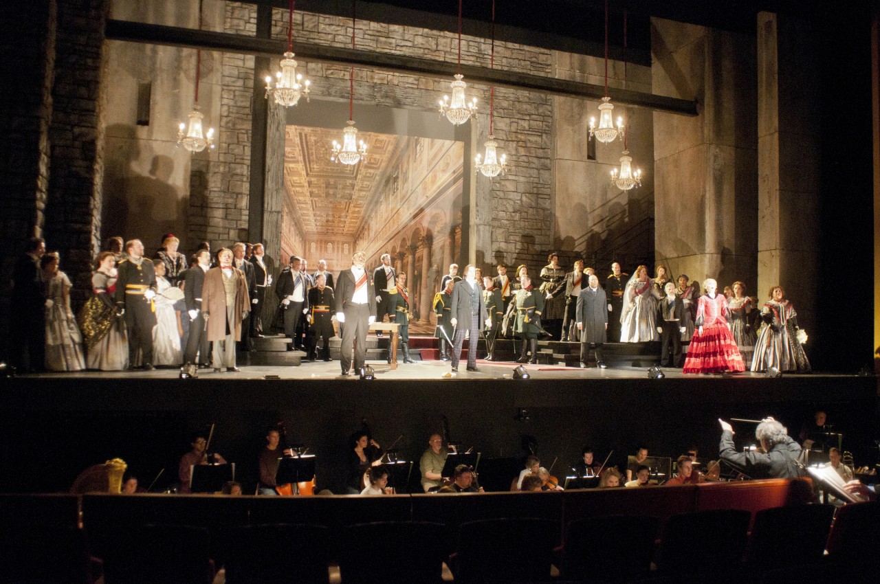 Why going to the opera? Here are eight excellent reasons!