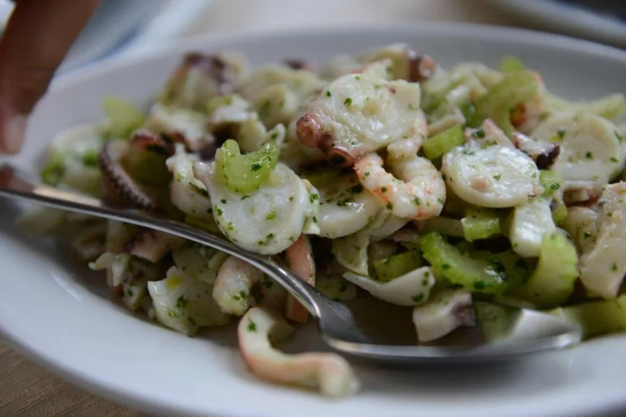 how to avoid tourist trap restaurants in Italy